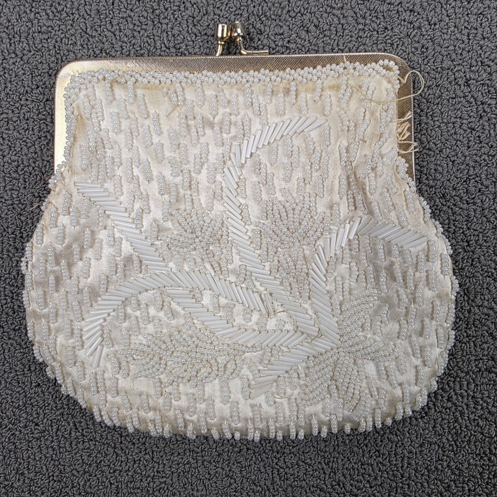 Vintage Richere by Walborg White/Ivory Beaded Floral Kiss Lock Clutch